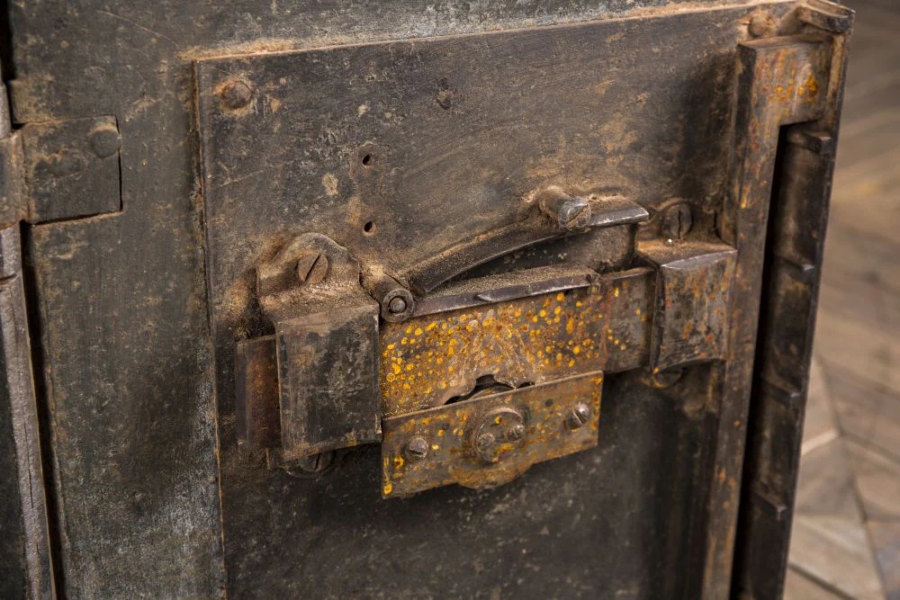 Antique Cast Iron Safe - Image 8