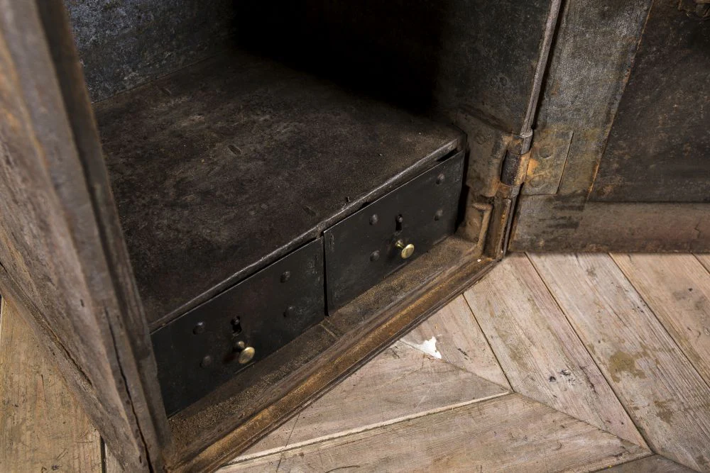 Antique Cast Iron Safe - Image 9