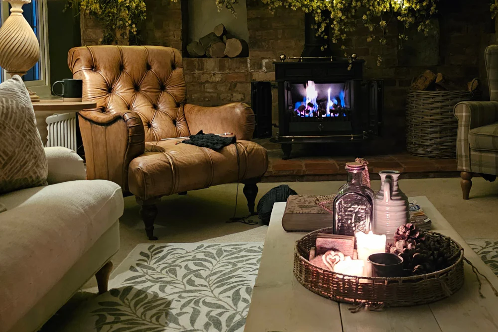 Westminster Buttoned Leather Armchair - Image 12