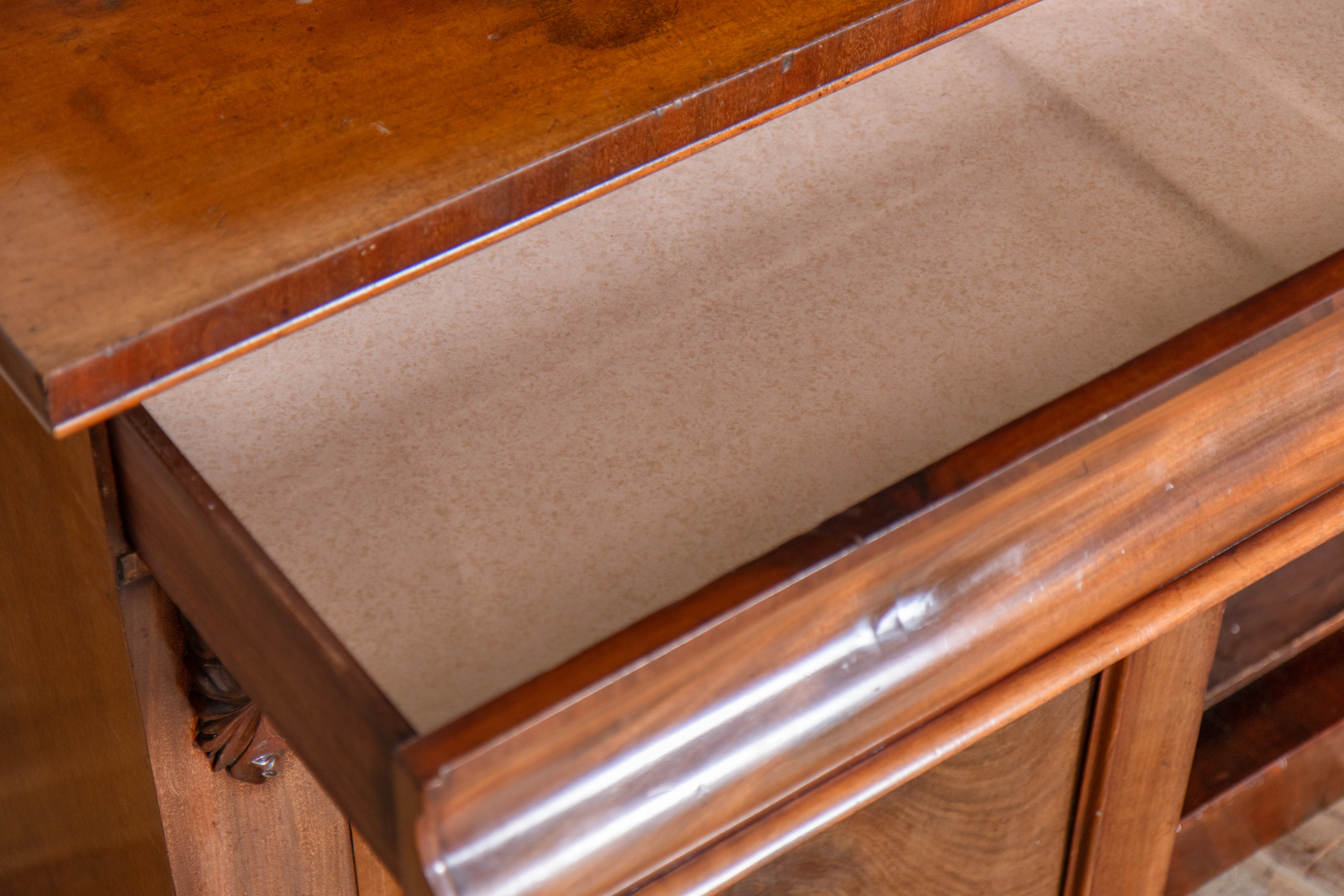 Classic Victorian Mahogany Chiffoniere Sideboard - Image 4