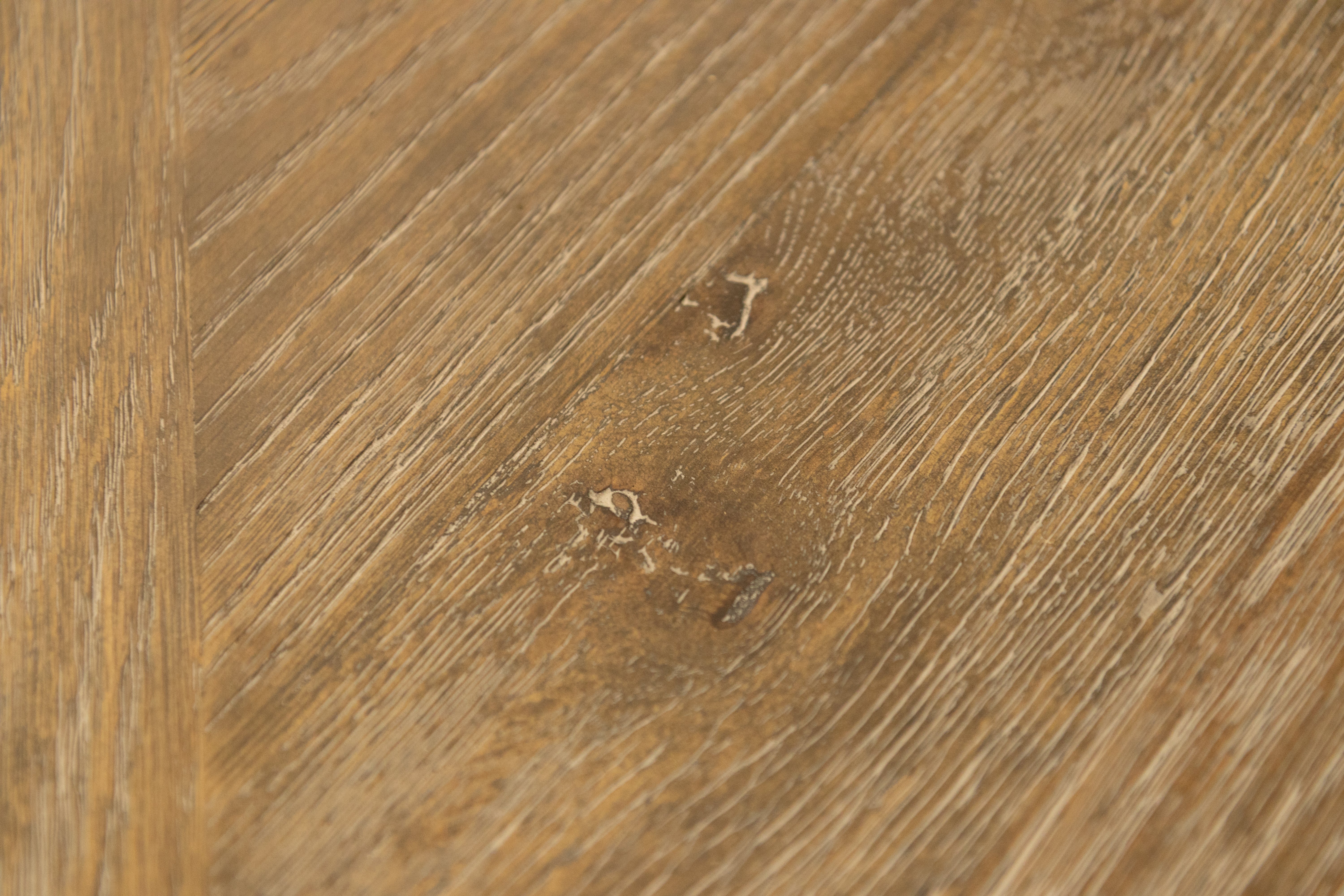 Farringdon Dining Table in Silverstone- 2m - SECONDS ITEM - Image 3