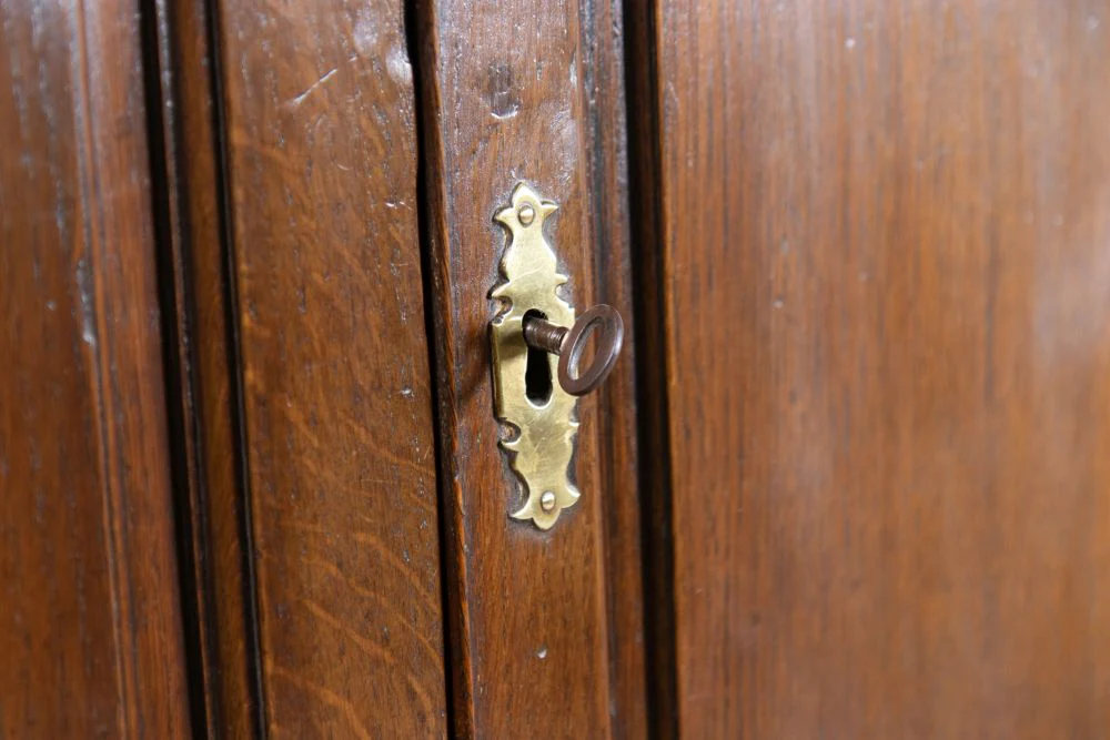 George III Livery Cupboard - Image 4