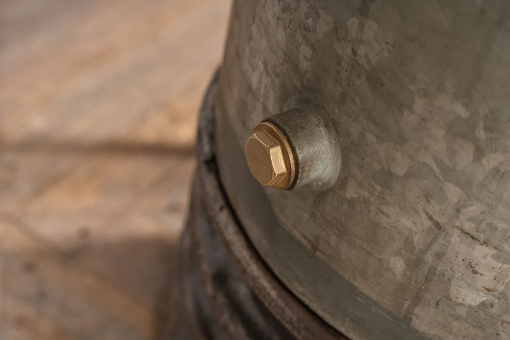 Industrial Riveted Pressure Gauge Table - Image 4