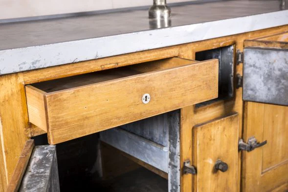 Kitchen Island Bar with Beer Taps - Image 3