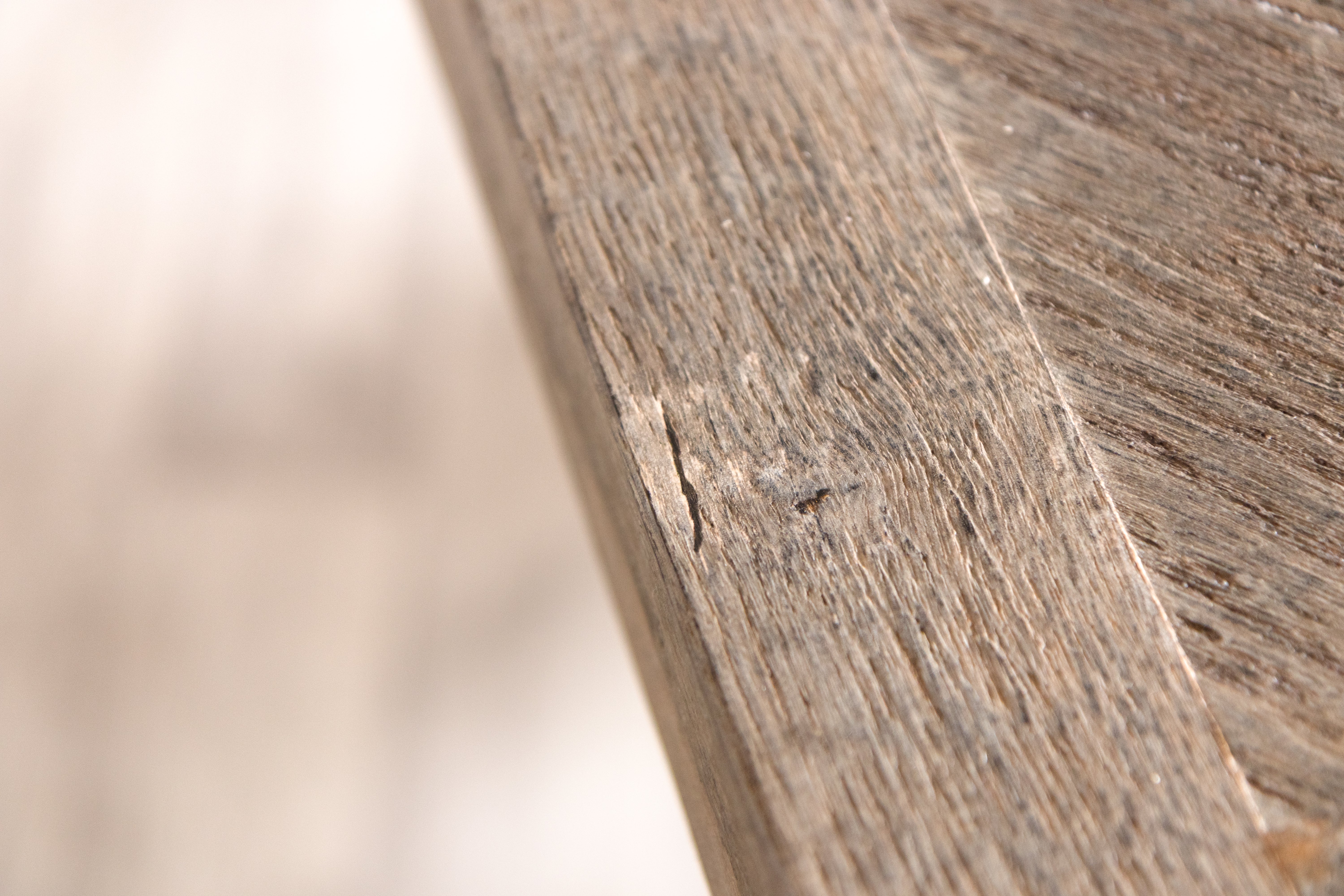 Knightsbridge Oak Dining Table in Silverback - SECONDS ITEM - Image 4