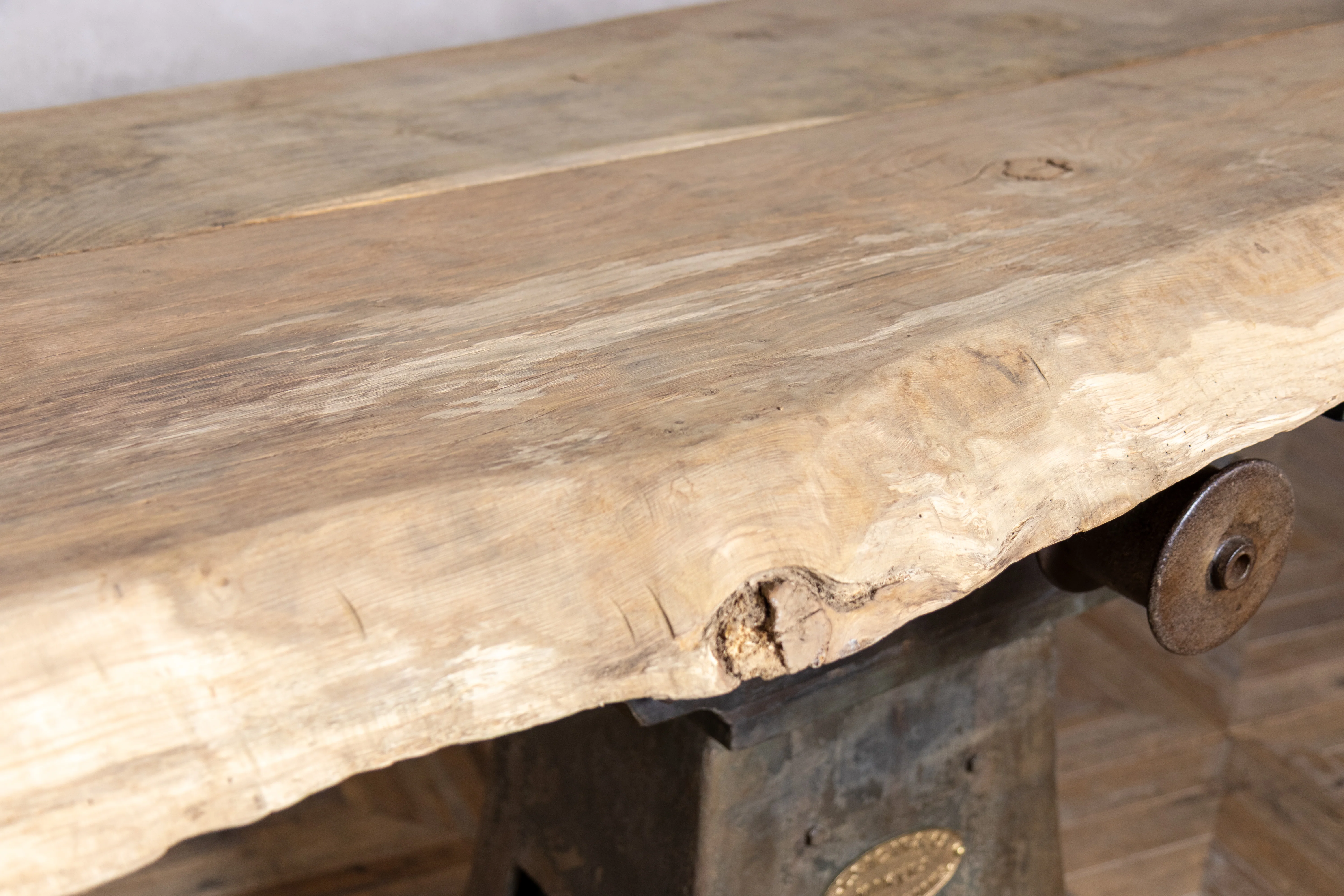 Large Posing Dining Restaurant Feature Table - Image 11