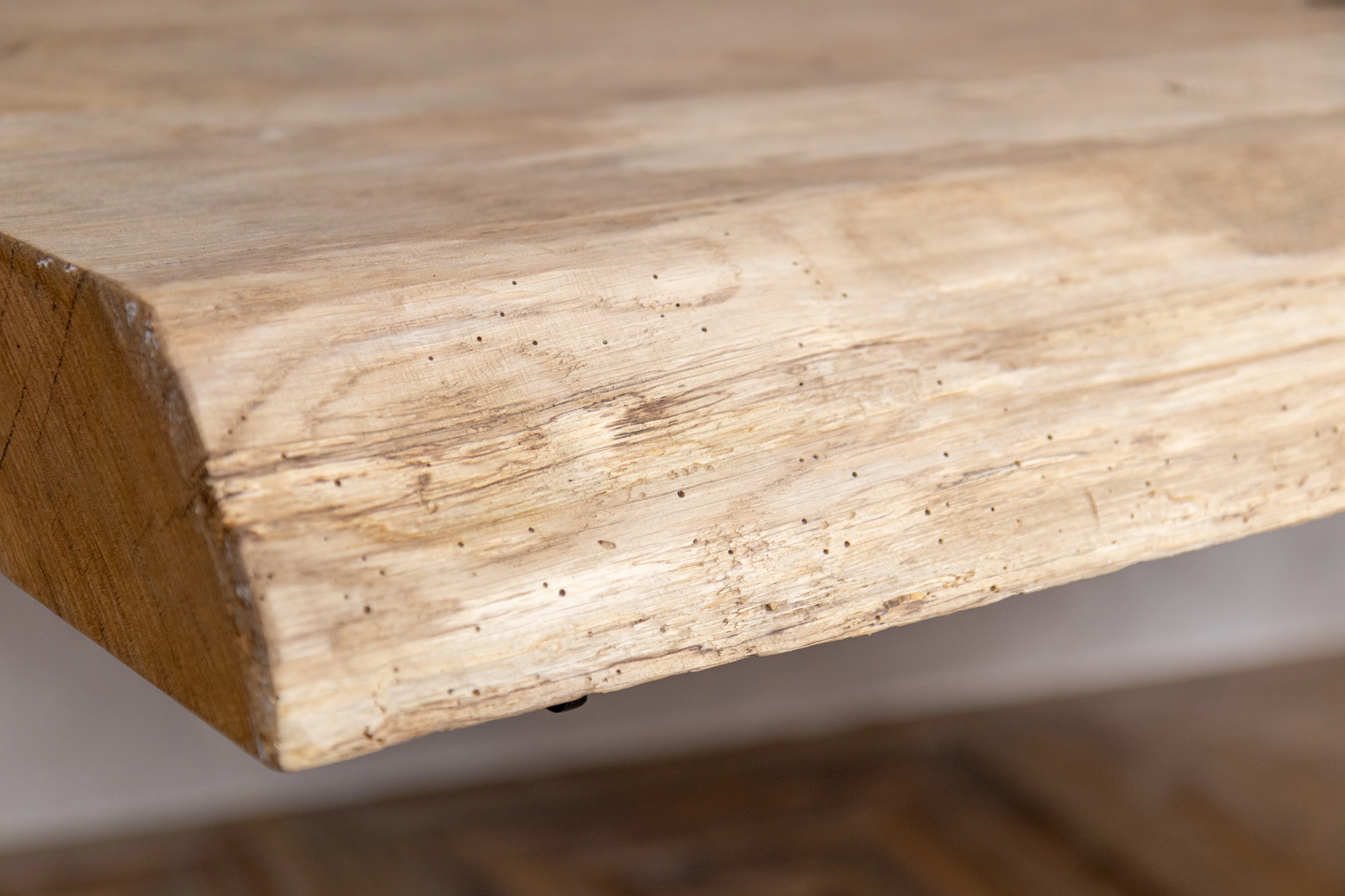 Large Posing Dining Restaurant Feature Table - Image 9