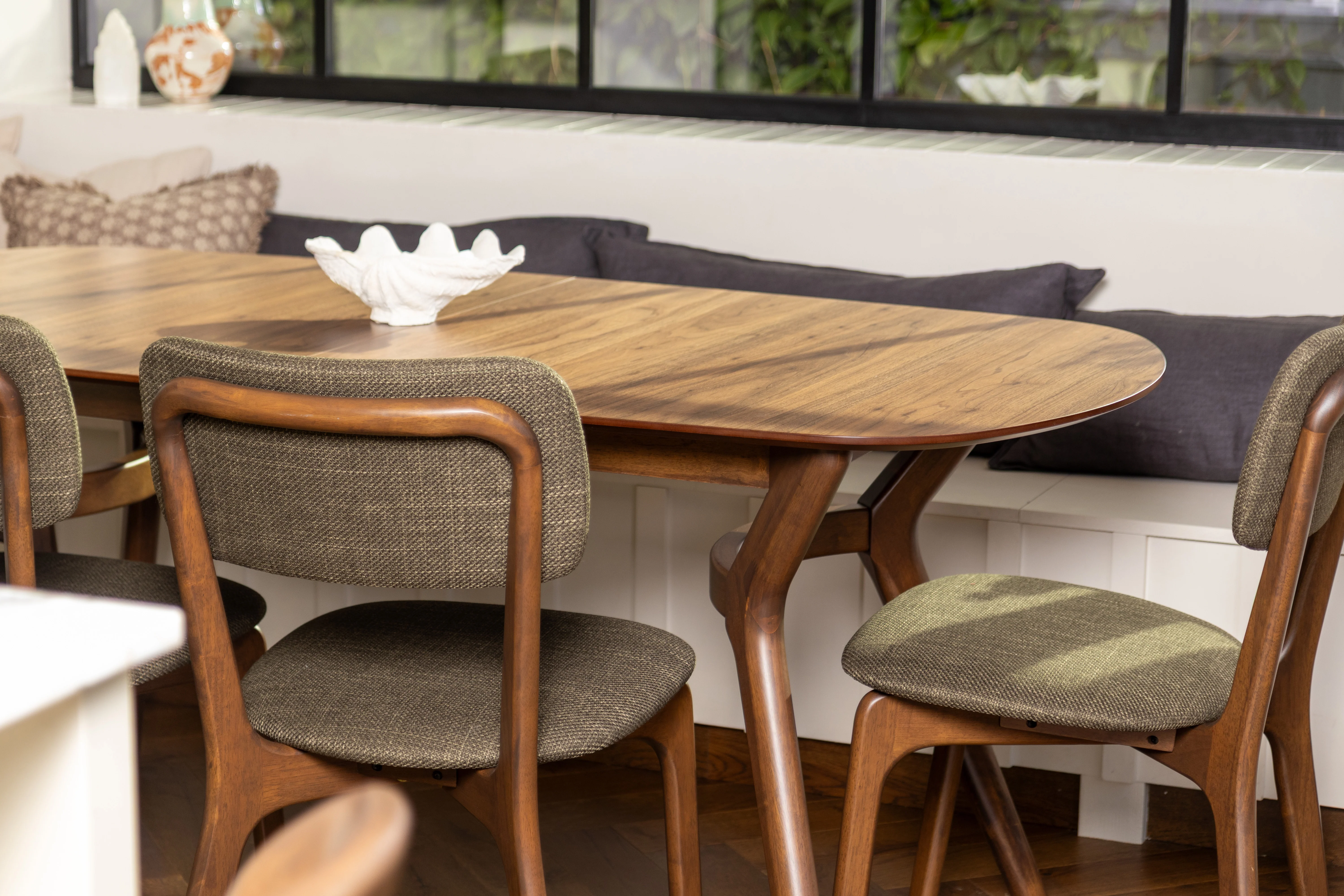 Layla Oval Extending Dining Table with 6/8 Layla Chairs Set - Image 3