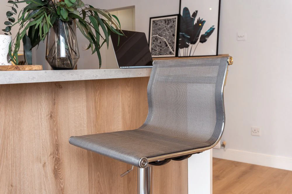 Pair of Oxford Adjustable Bar Stools - Image 3