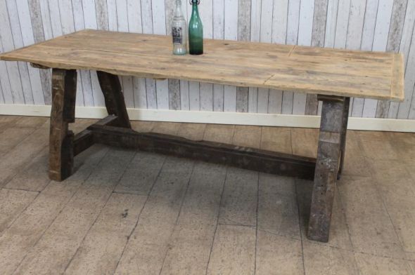 Scrub Top Table in Oak and Pine