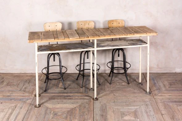 Slim Poseur Table With Shelf