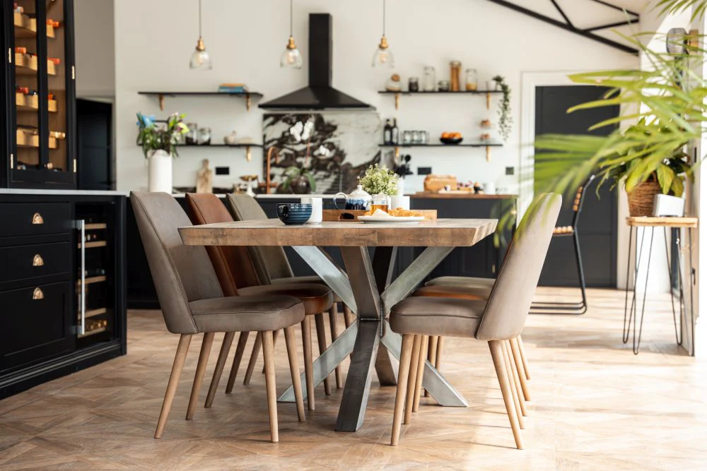 Stamford Dining Table - Image 10