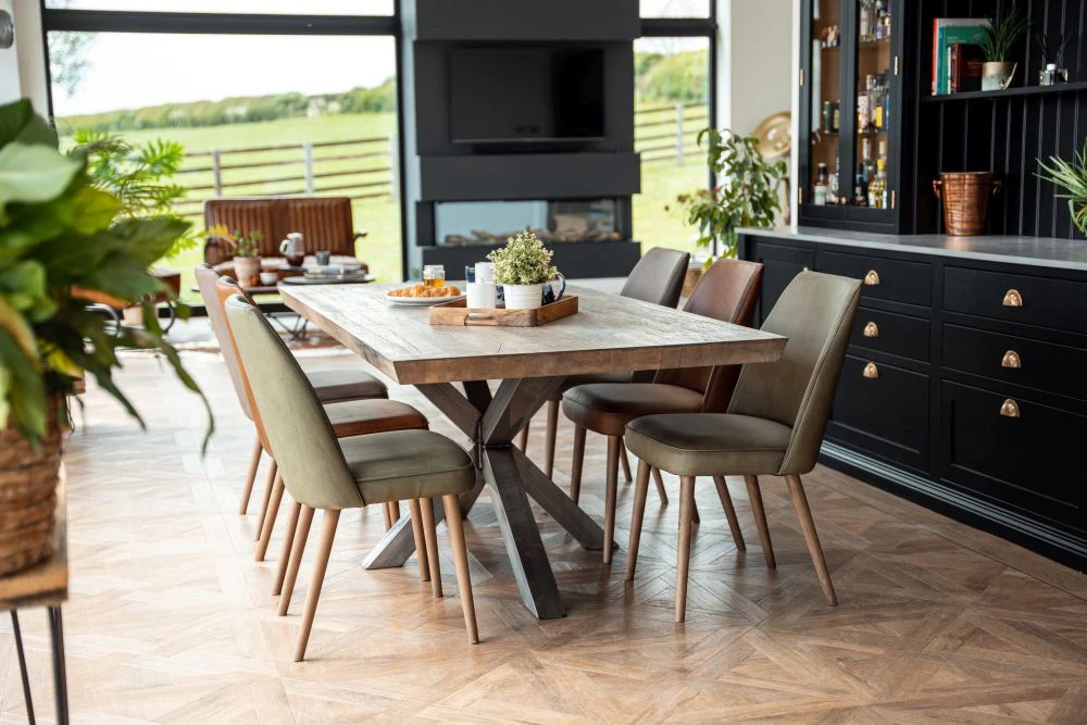 Stamford Dining Table - Image 4