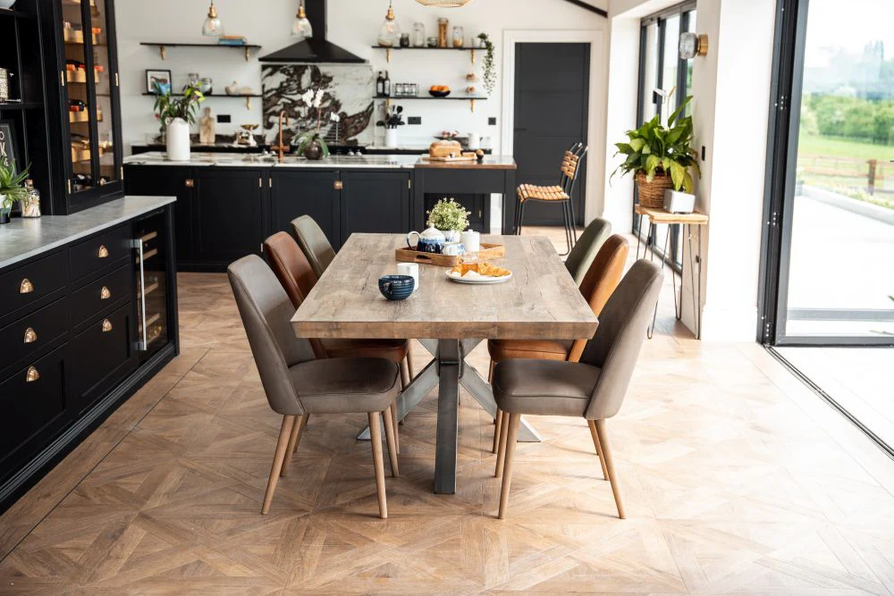 Stamford Dining Table - Image 5