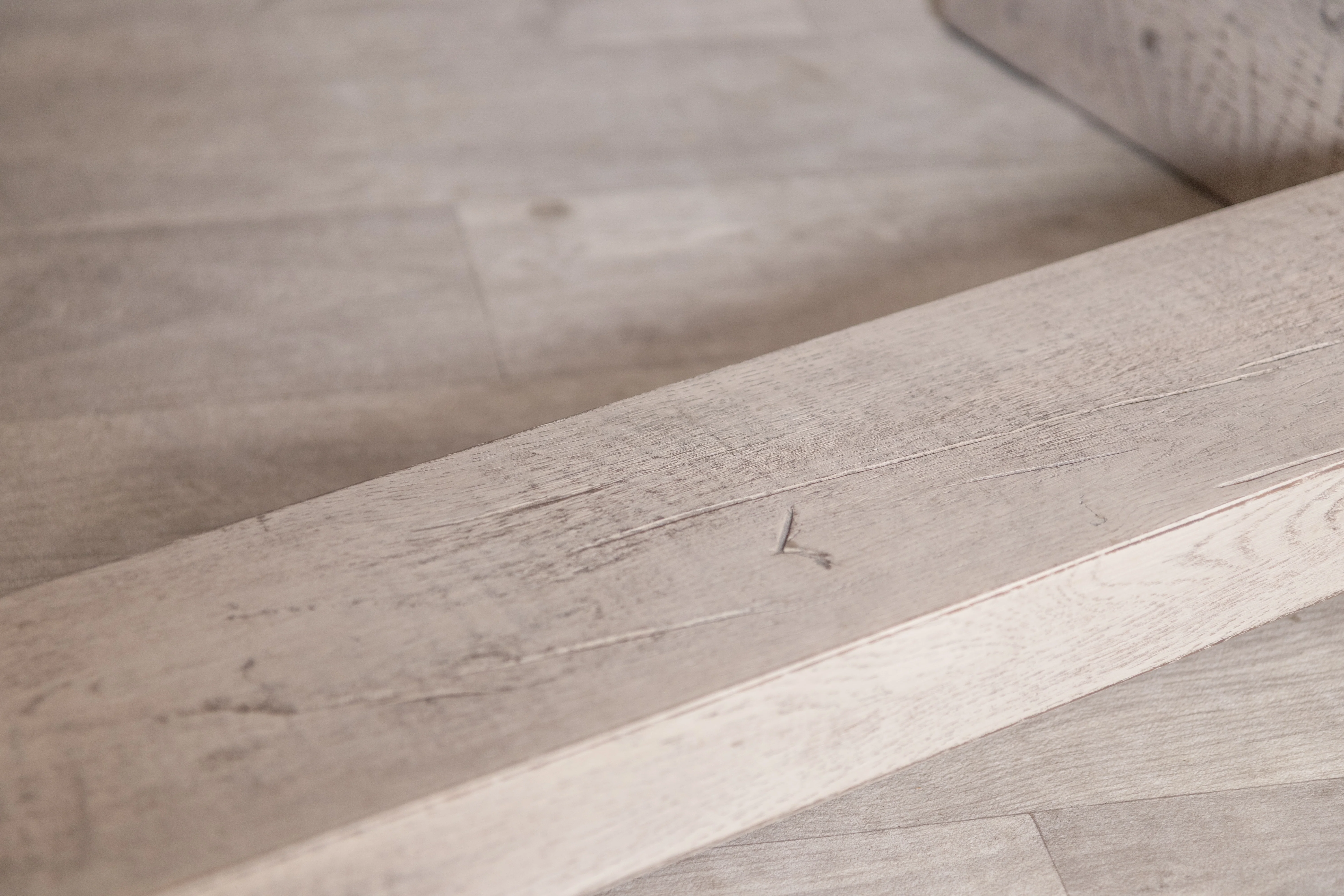 Tavistock Oak Dining Table - SECONDS ITEM - Image 13