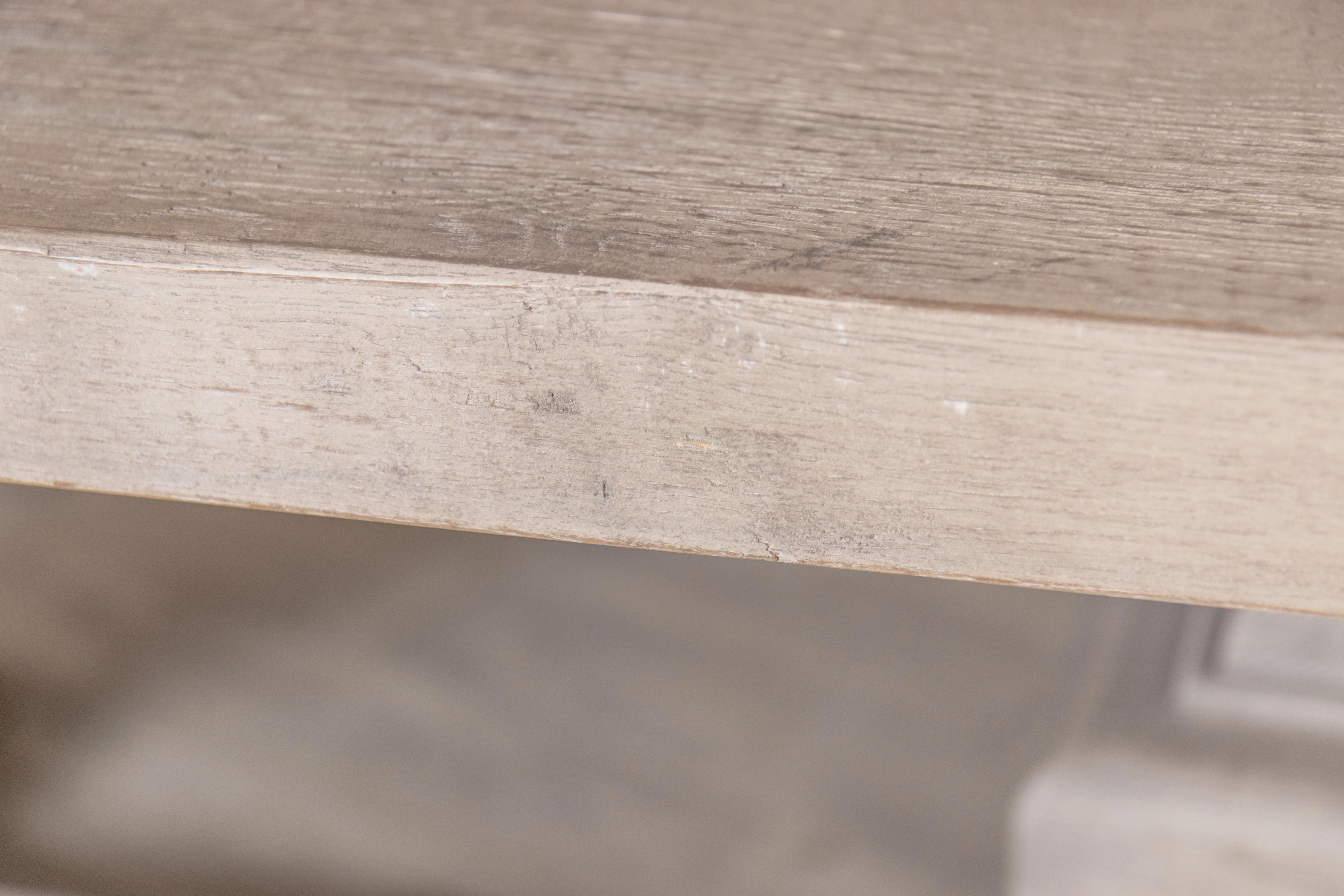 Tavistock Oak Dining Table - SECONDS ITEM - Image 3