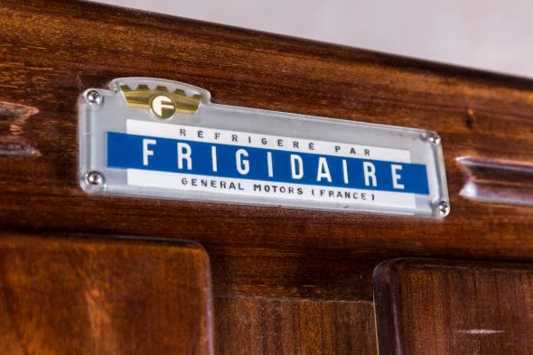 Vintage French Frigidaire Refrigerator Cabinet - Image 10