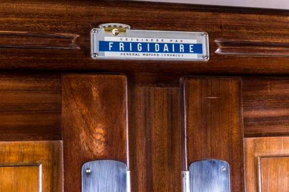 Vintage French Frigidaire Refrigerator Cabinet - Image 7