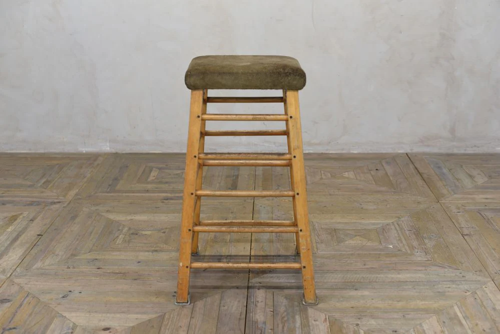 Vintage Gymnasium Stool Range - Image 14