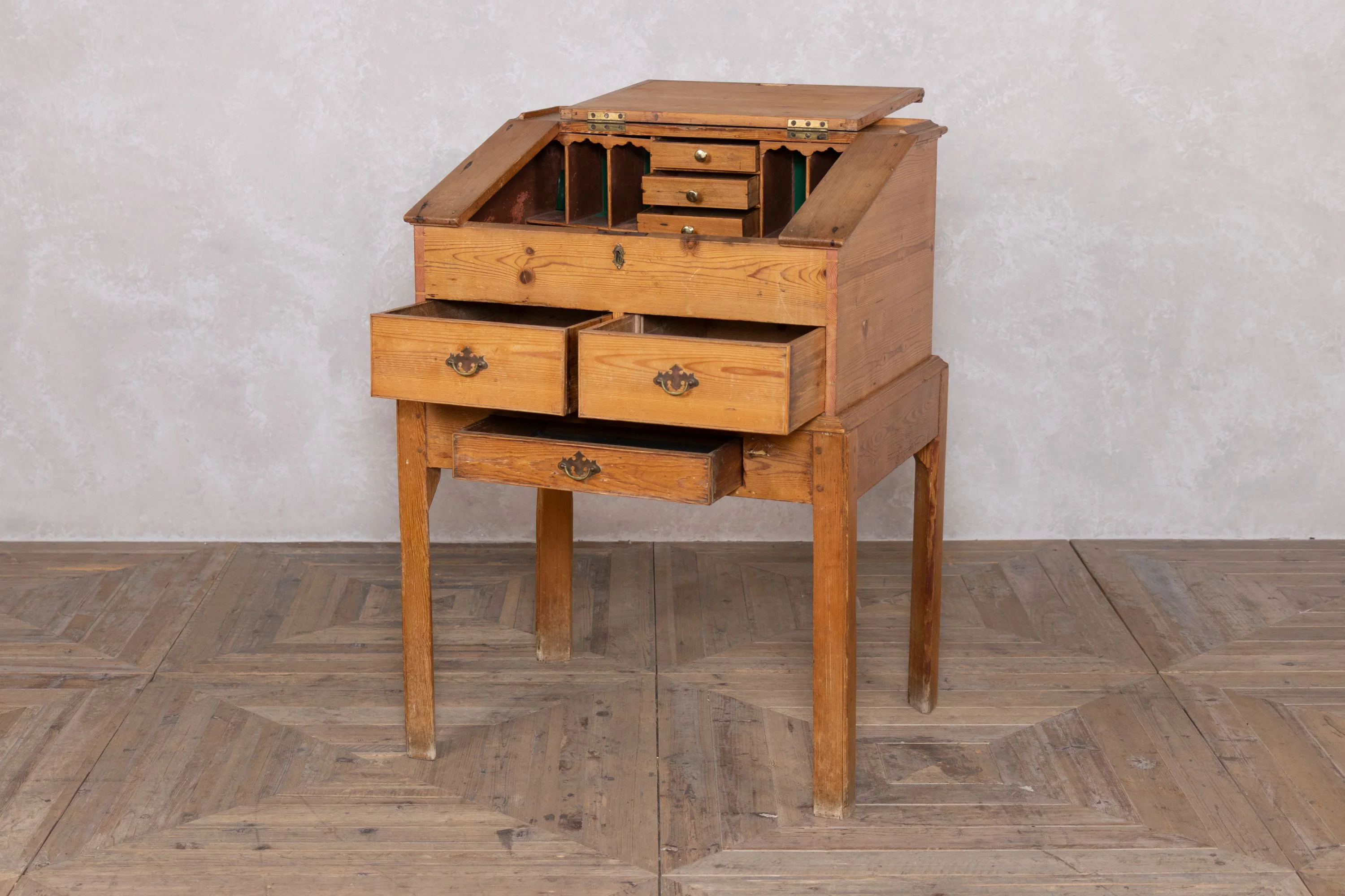 Vintage Pine Maître D' Stand with Sloping Desk - Image 4