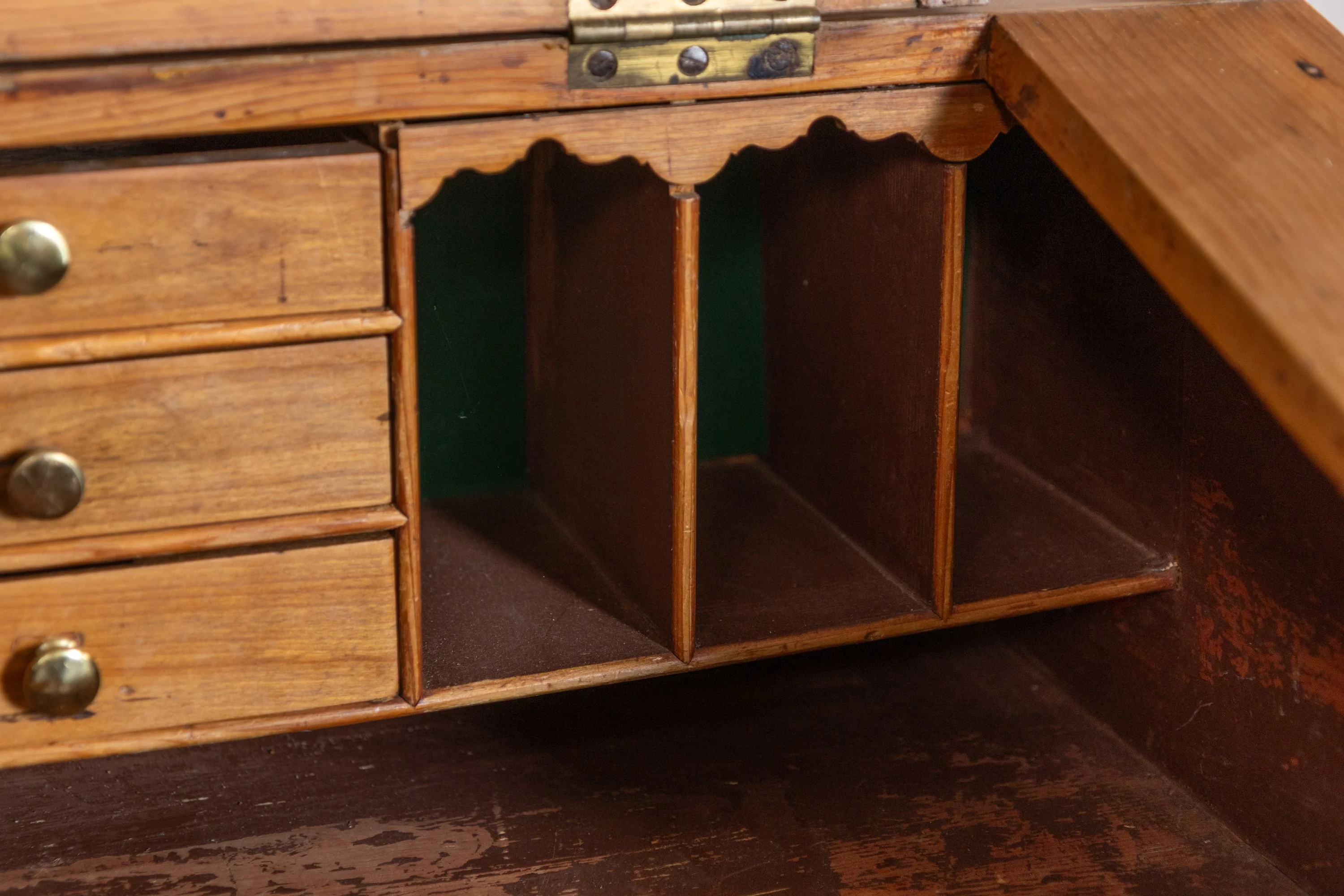 Vintage Pine Maître D' Stand with Sloping Desk - Image 6