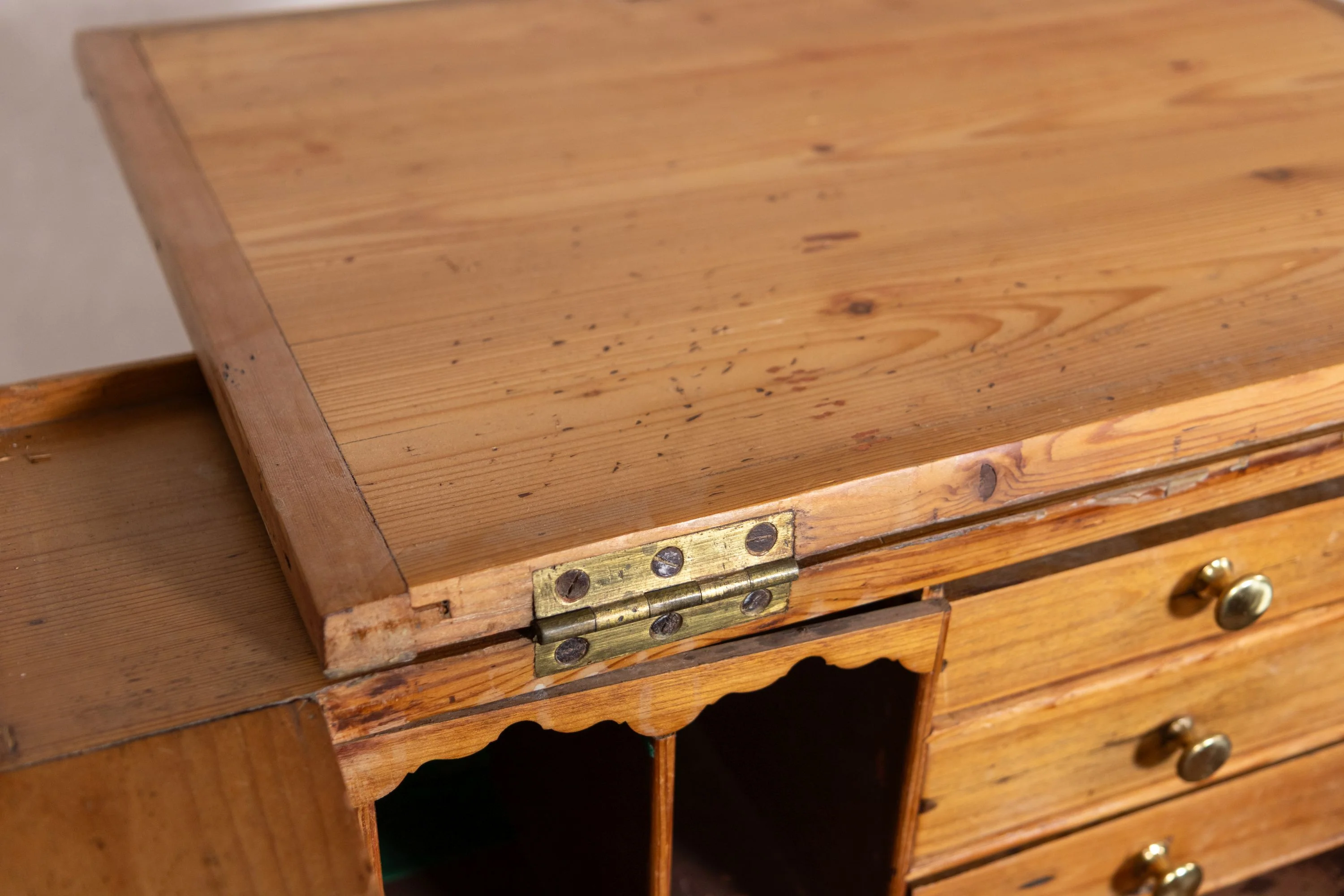 Vintage Pine Maître D' Stand with Sloping Desk - Image 7