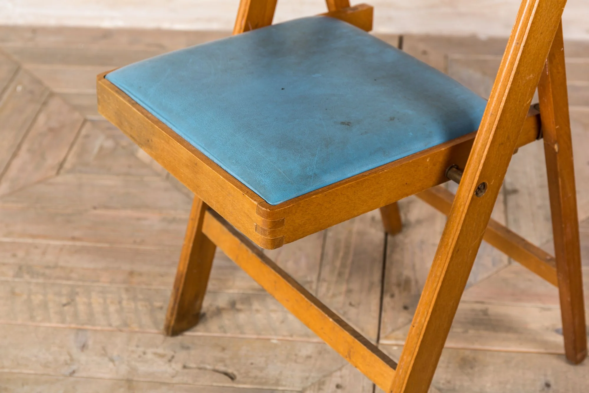 Wooden Folding Chairs - Image 5